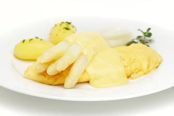 Omelette mit Spargel, Hollandaise,Kartoffeln
