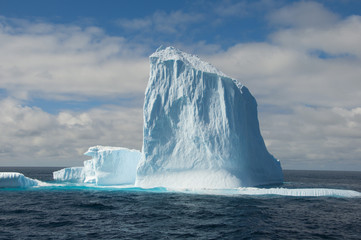 Grand iceberg dans l& 39 océan Antarctique