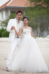 Fototapeta na wymiar pary z mężczyzny i kobiety w garnitur ślubny