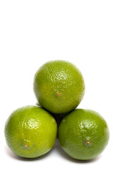 Drei grüne Limetten