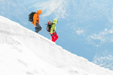 Fototapeta na wymiar dwa alpinistów na wycieczkę