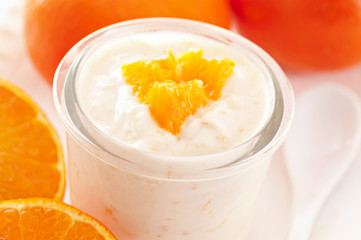 Yoghurt mit Orange