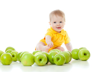 Fototapeta na wymiar Adorable dziecko z zielonych jabłek