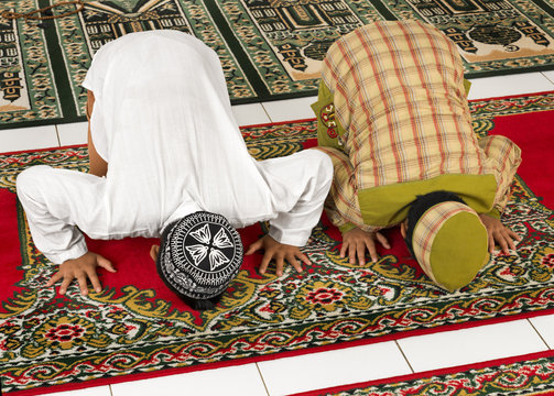 Muslim Kids Praying