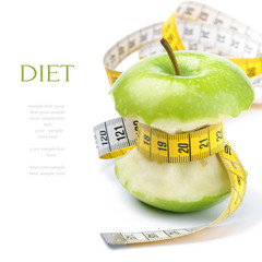 Green apple core and measuring tape. Diet concept - obrazy, fototapety, plakaty