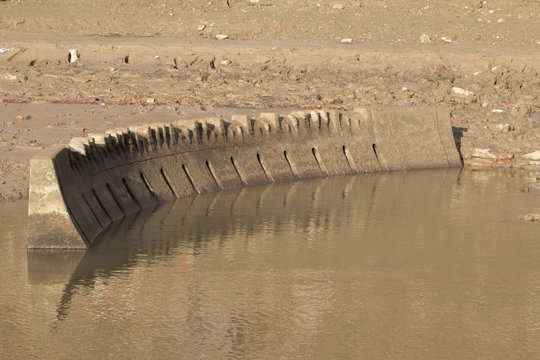 Edersee Atlantis: Staumauer Modell bei Niedrigwasser