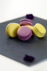 Macarons de Paris à la lavande et à la pistache