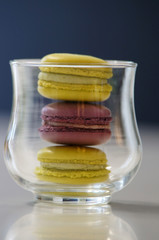 Macarons de Paris à la Pistache et à la lavande dans un verre