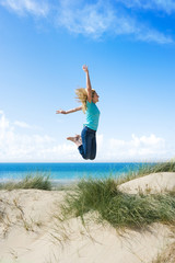 Sprung am Strand © by-studio