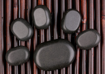 Obraz na płótnie Canvas Spa stones on bamboo mat