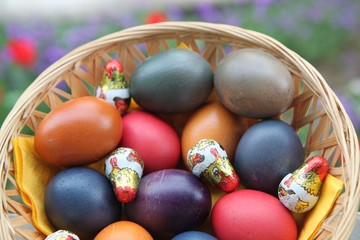 Pâques - Oeufs et poules en chocolat