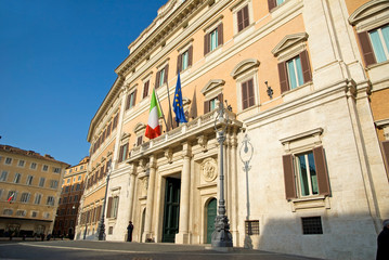 Fototapeta na wymiar Włoski parlament Pałac w Montecitorio placu