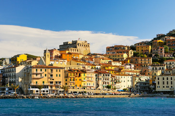 Fototapeta na wymiar panoramy Porto Santo Stefano
