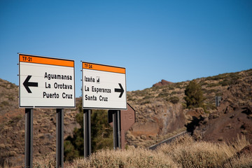 Obraz premium Sign Road in tenerife