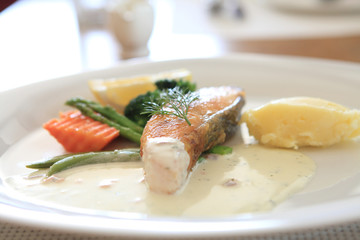 salmon with lemon sauce