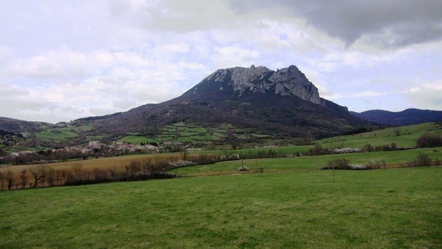 Pic de Bugarach - vue a&eacute;rienne