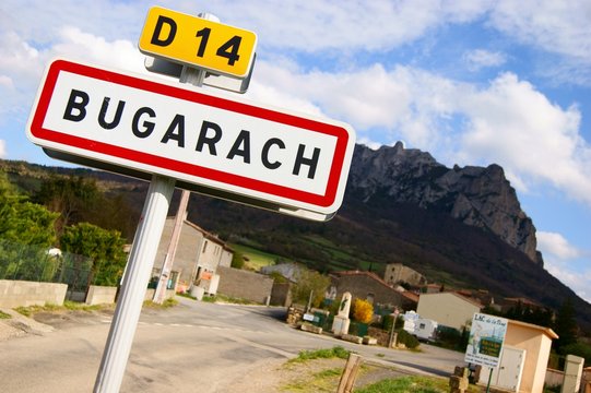 Village de Bugarach et Pic de Bugarach