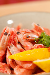 shrimps with lemon