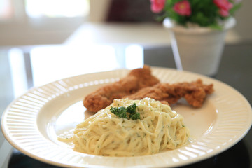 Spaghetti Carbonara with fried chicken