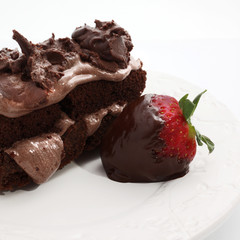 Fetta di torta cioccolato e fragola