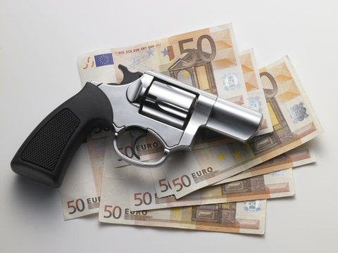 Euro  e Pistola