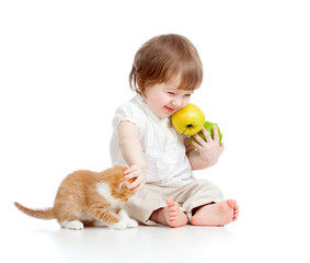 funny child with healthy food apples playing with Scottish kitte