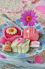 Petit fours