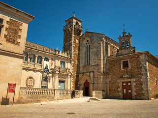 Fototapeta na wymiar Ładny kościół na Starym Mieście w Lugo, Hiszpania