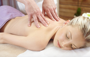 Obraz na płótnie Canvas Close up hands on massage