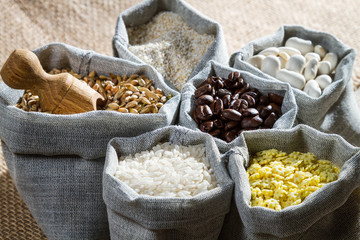 Cooking food ingredients in cloth bags