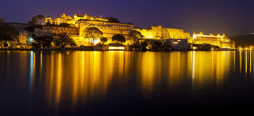 Fototapeta premium City Palace at night, Udajpur, Rajasthan