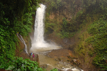 Magia Blanca, Waterfall Gardens - La Paz © moncores