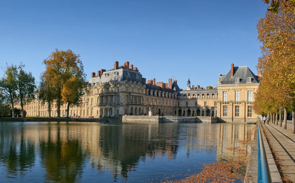 Lake view of the Fontainebleau Castle