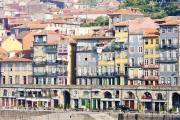 Fototapeta na wymiar quarter of Ribeira, Porto, Portugal