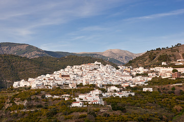 Fototapeta na wymiar Canillas de Albaida w Hiszpanii, tradycyjny biały miasto / wieś