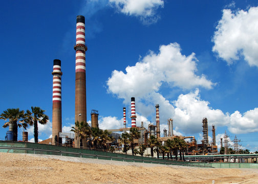 Petro-chemical refinery, Puente Mayorga, Spain &copy; Arena Photo UK