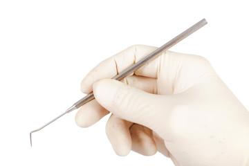 Hand mit Zahnarztsonde