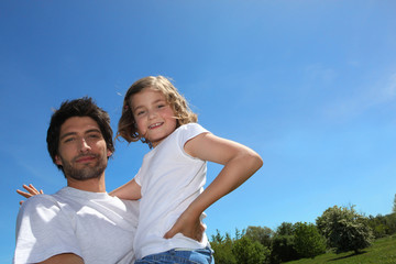 Obraz premium Father and daughter bonding at the park