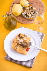 Rice, potatoes and mussels. Tiella di riso, patate e cozze.