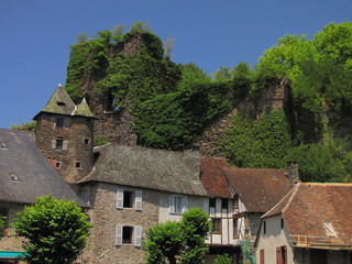 Fototapeta na wymiar Village de Ségur-le-Château ; Corrèze ; Limousin ; Périgord