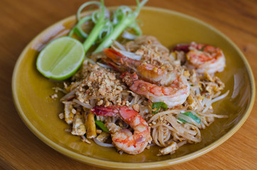Thai noodle with shrimp