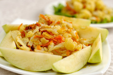Cauliflower with green apple