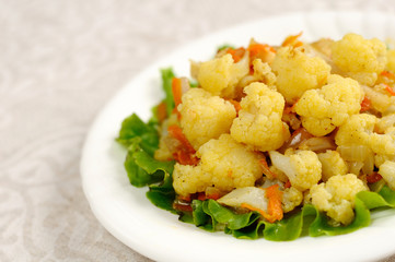 Cauliflower with green apple