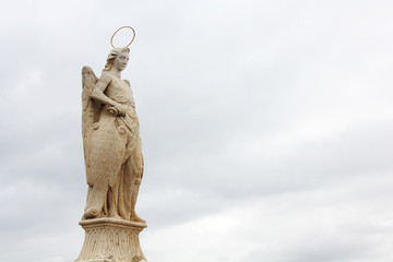 Estatua de San Rafael en el puente romano de Córdoba - España