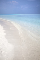 Fototapeta na wymiar Turquoise Lagoon / Atoll with beach on the Maldives (Malediven)