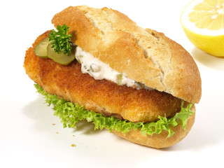 Backfisch im Brötchen