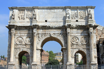 Fototapeta na wymiar Łuk Konstantyna oraz Koloseum