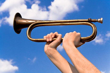 Old army trumpet in hand over blue sky - obrazy, fototapety, plakaty