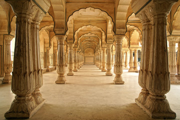 Columned hall of Amber fort. Jaipur, India. - 40639151