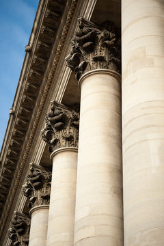 Colonnes du Palais Brongniart à Paris.